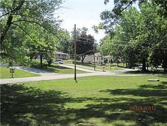 2nd image of 3020 NE 39th St
