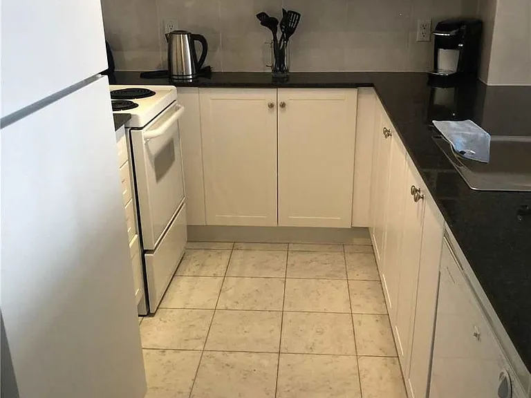 210 Victoria St #3210 — Photo 2