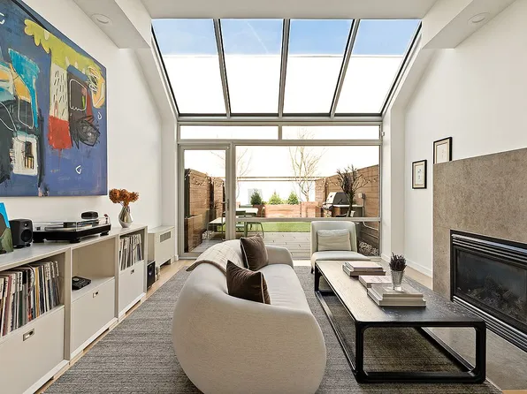 129 N 3rd St #Townhouse 10, Brooklyn, NY 11249