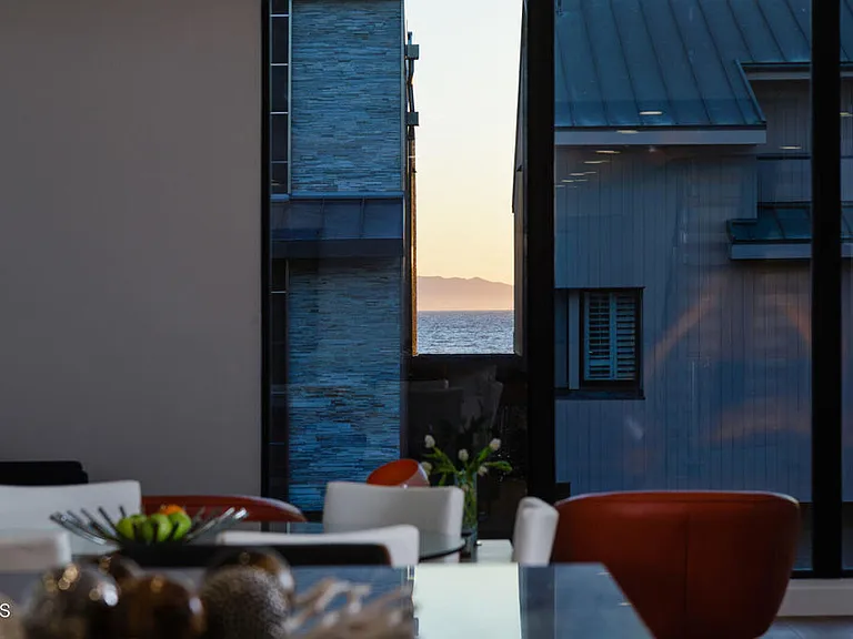 3920 Ocean Dr — Photo 6