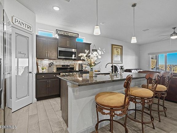 2nd image of 838 Magnolia Park
