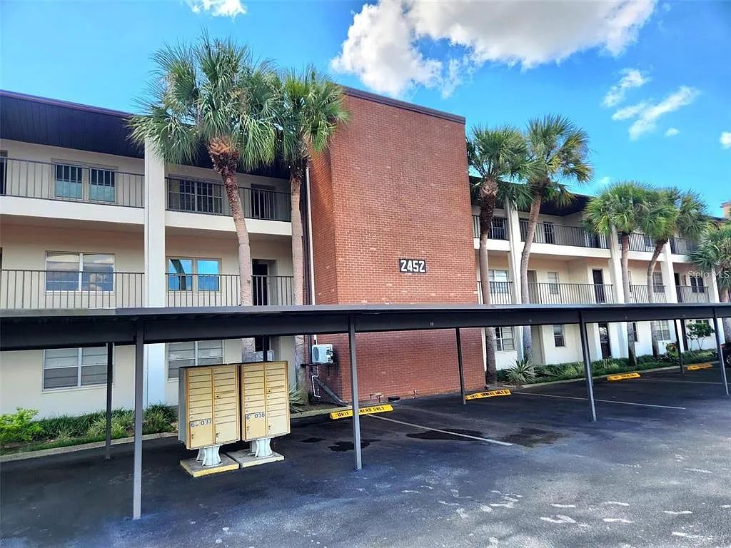 2 bed, 1.0 bath, 817 sqft, $1,600 — Photo 1