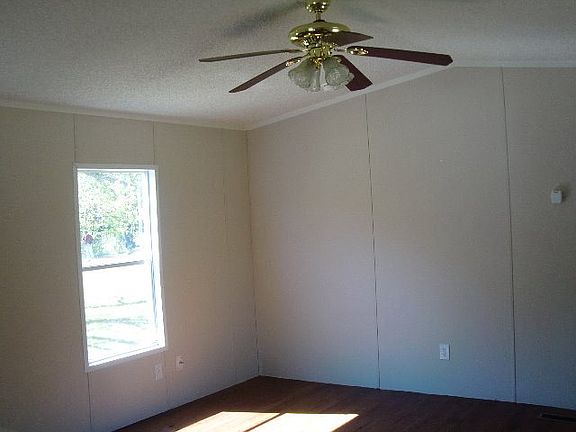 3rd image of 128 Shady River Ln