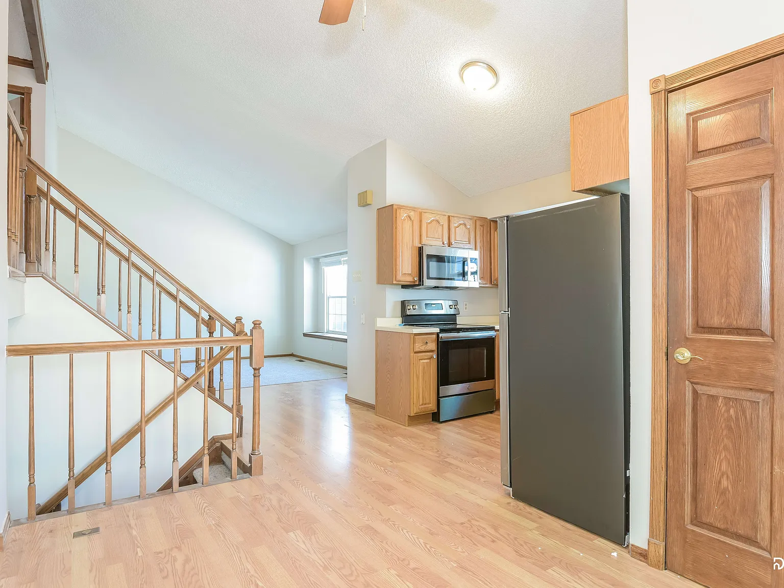 3 bed, 2.0 bath, 1918 sqft, $2,900 — Photo 3
