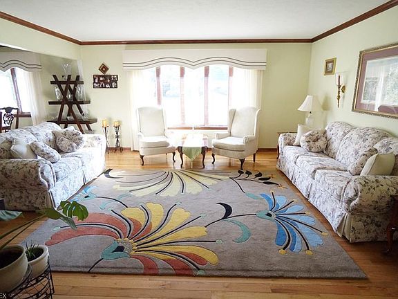 4th image of 7845 Dogwood Ln