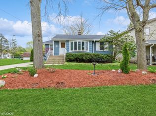 225 N Graylynn Dr, Mount Prospect, IL 60056