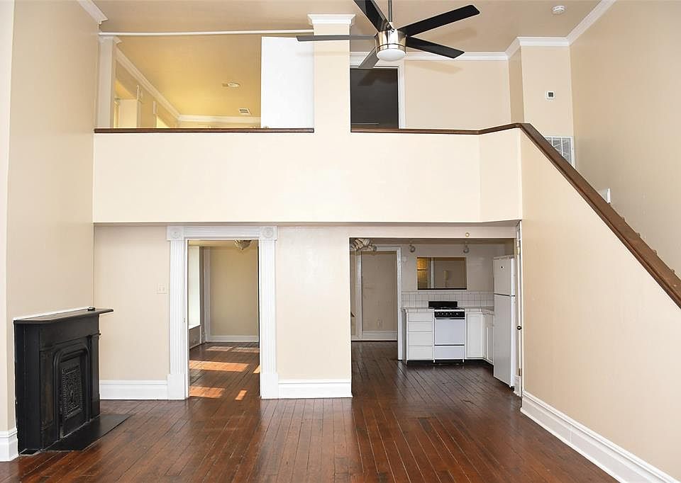 1st image of 2118 1/2 Strand St #204