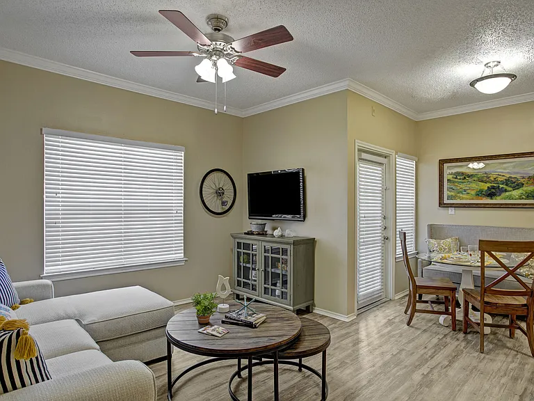 Arbors at Wolf Pen Creek Apartments — Photo 23