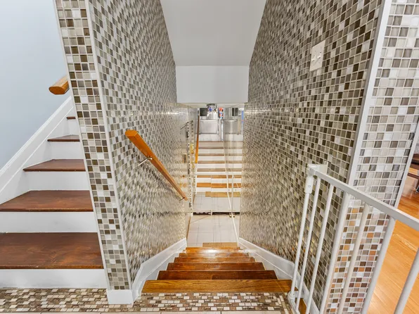 2881 Cropsey Avenue image 19 of 25