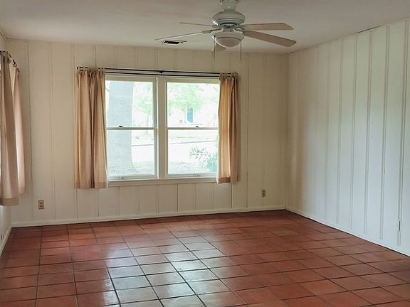 5th image of 1042 Bluebonnet Dr
