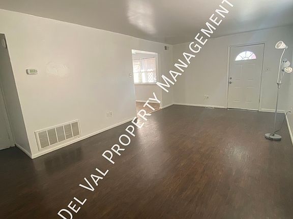 4th image of 303 Corinthian Ave Floor 1