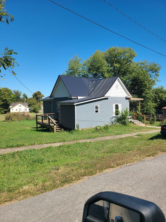 103 W Maple St - Property Image