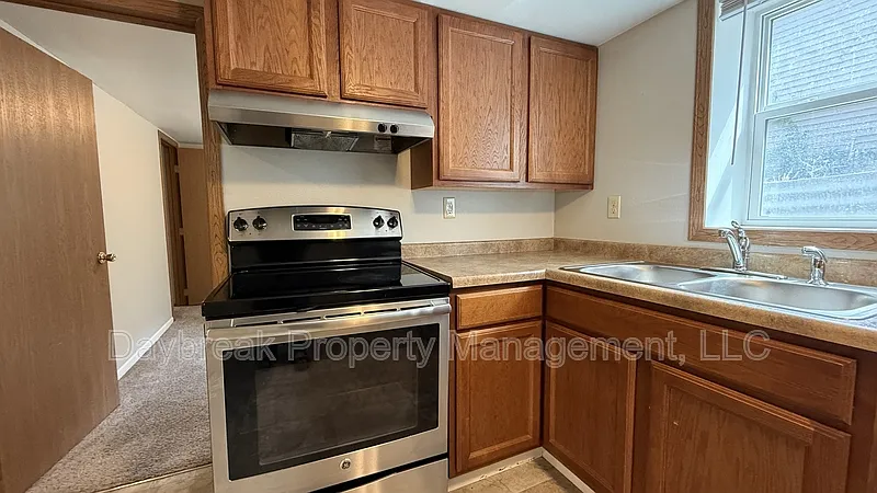 3 bed, 1.0 bath, $1,195 — Photo 4