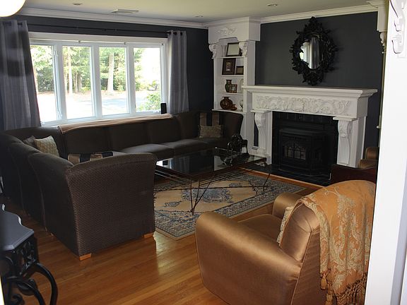 3rd image of 410 Sunrise Ave