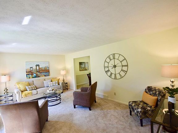 3rd image of 2801 Whitehouse Ln