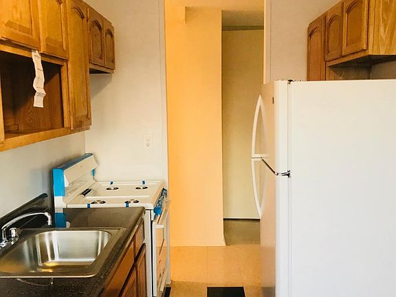 4th image of 945 Underhill Ave #1905