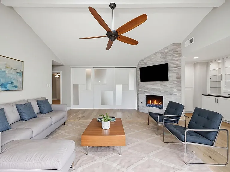 14110 Barryknoll Ln — Photo 10