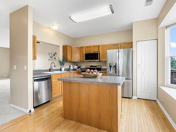 4th image of 896 Cherry Creek Dr