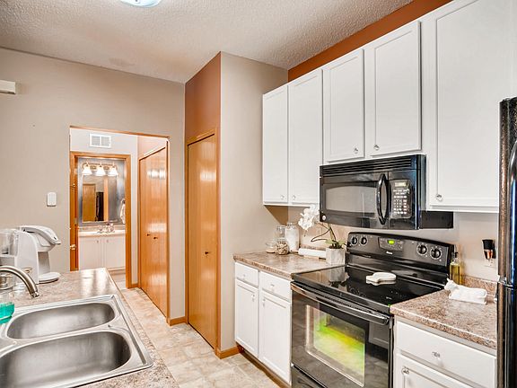 3rd image of 2814 Mallard Dr