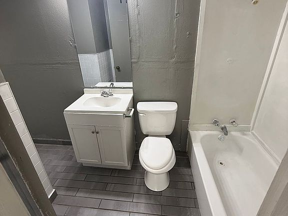5th image of 110 W Ave E #A