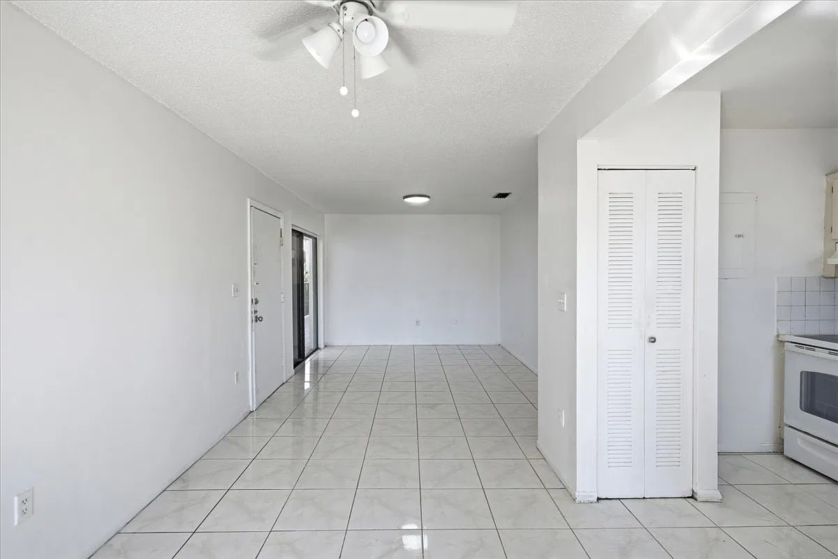 1143 SW 5th St — Photo 3