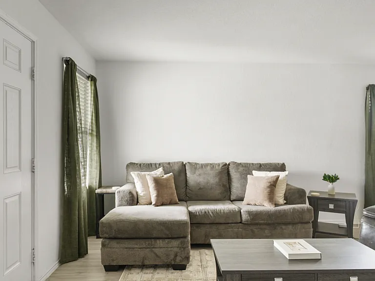 2411 Lake Hls — Photo 4
