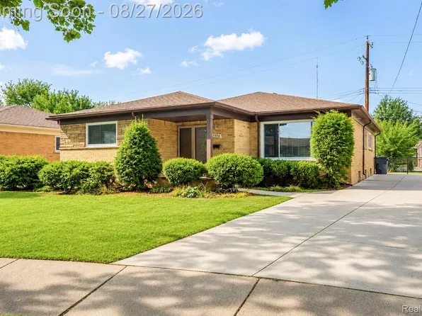 15210 Oakwood Dr, Oak Park, MI 48237