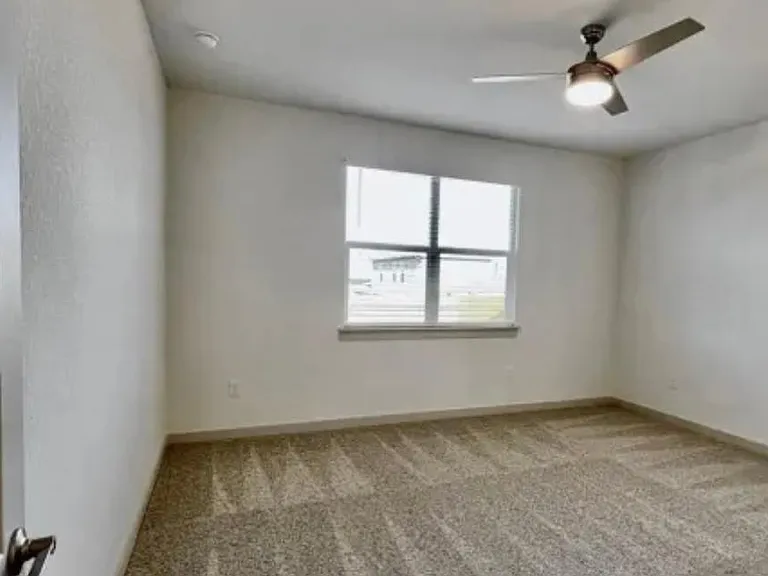 10801 Meris Ln — Photo 17