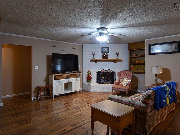5th image of 18 Anita Ln