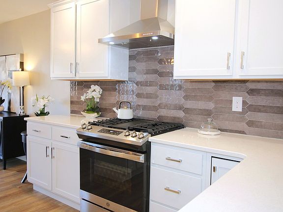 3rd image of 425 Jenny Ln #B
