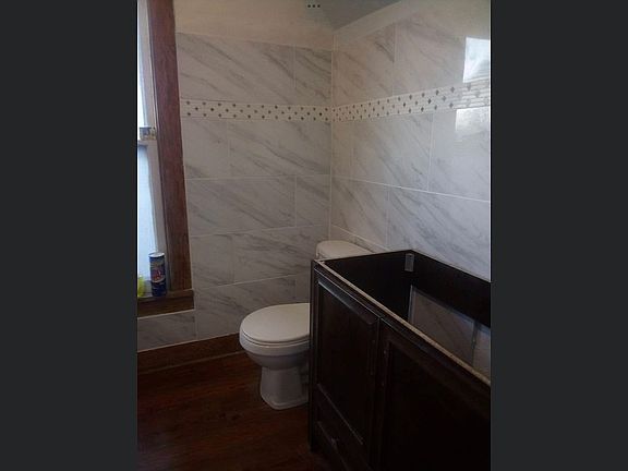 5th image of 1165 E Main St