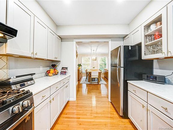 4th image of 38 W Village Ct Unit 38