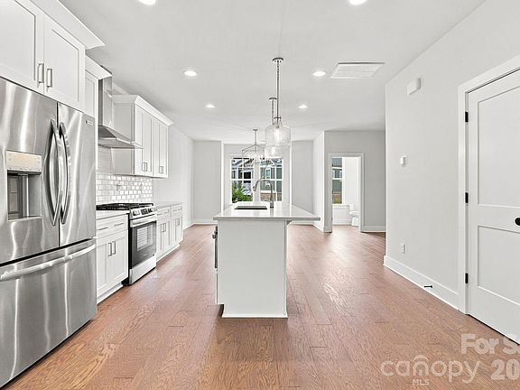 5th image of 212 Wesser St