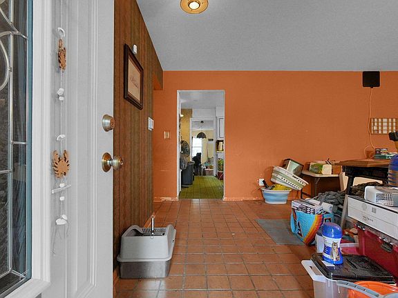 3rd image of 433 Crandall Dr