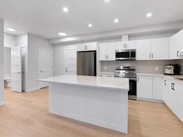 81 N Arbour Lake Vw NW #1112, Calgary, AB T3G 0H3