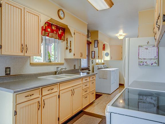 3rd image of 301 SE 94th Ave