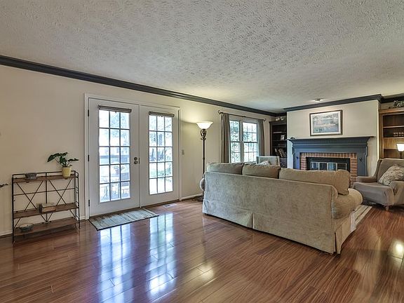 4th image of 10879 Fallsington Ct