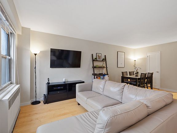 4th image of 166 E 35th St APT 14D