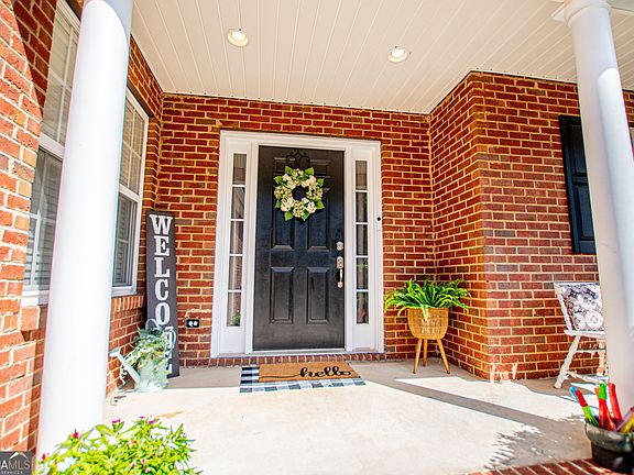 4th image of 145 Garden Walk
