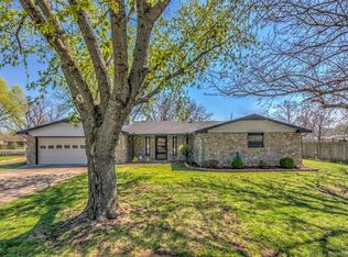 316 NE Queenstown Ave, Bartlesville, OK 74006