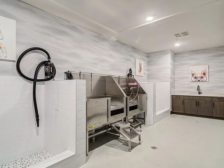 The Tomlin Luxury Apartments — Photo 13