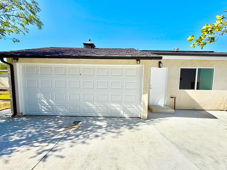 10639 Whitegate Ave — Photo 22