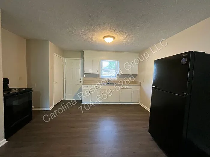 322 E Sumter St #4 — Photo 6