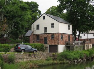 42 Strickland Rd, Greenwich, CT 06830