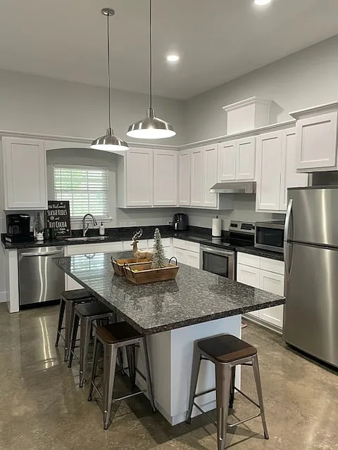 3 bed, 1200 sqft, $1,750 — Photo 2