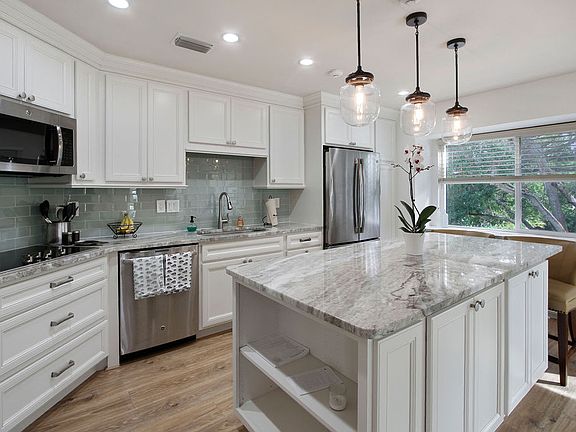 4th image of 858 Hudson Ave #1