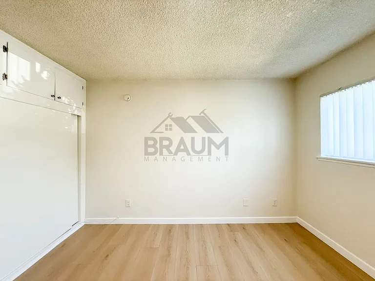 5131 Buffalo Ave — Photo 24