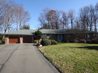 33 Rustlewood Dr, Southington, CT 06489