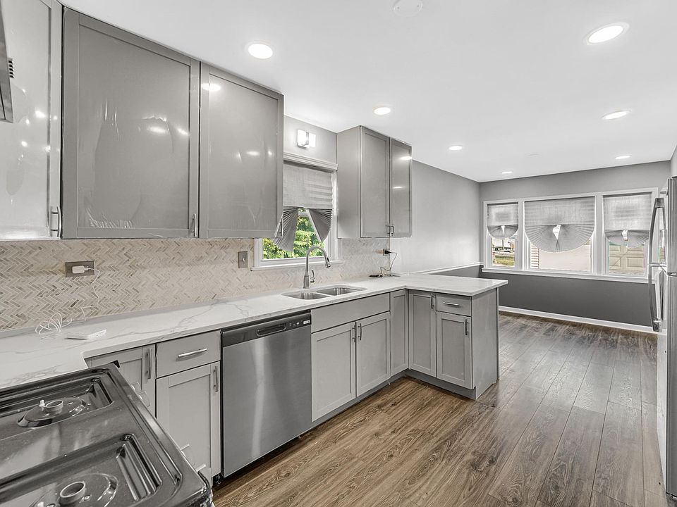 Brand New Kitchen with Stainless Appliances