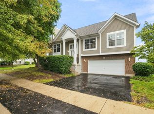 543 Silver Leaf Dr, Joliet, IL 60431